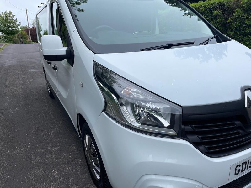 RENAULT TRAFIC
