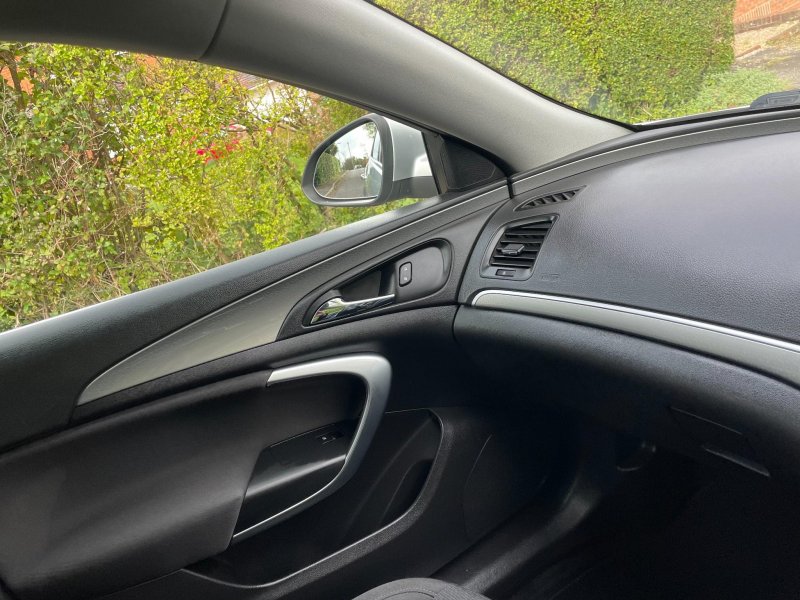 VAUXHALL INSIGNIA