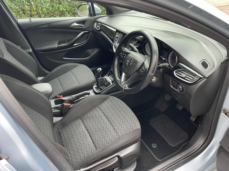 VAUXHALL ASTRA