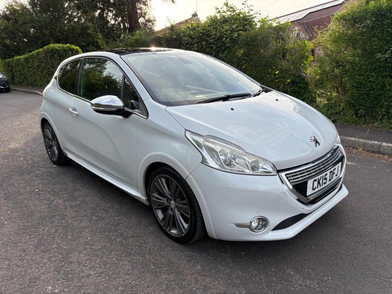 PEUGEOT 208